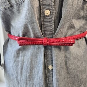 WHITE HOUSE BLACK MARKET WHBM RED FAUX SNAKESKIN BOW BELT WOMEN SMALL STRUCTURED